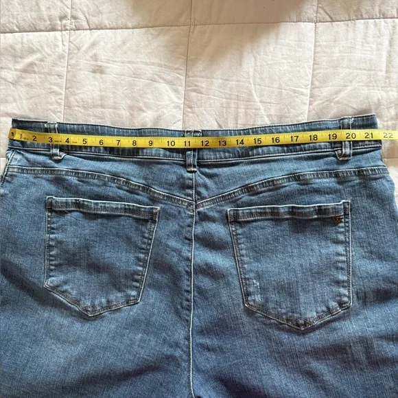 Comfortable! Wit & Wisdom high-rise jeans shorts. Size 20W. Very good condition. - Picture 6 of 11